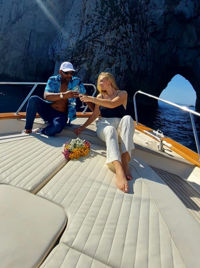 Découvrez Sorrente en bateau à moteur pendant 8h30.