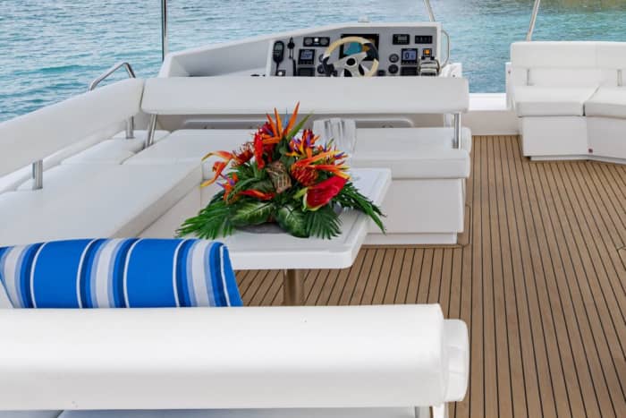 VOGUE — Catamarán a motor Leopard 51PC con capitán y azafata