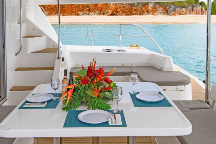 VOGUE — Catamarán a motor Leopard 51PC con capitán y azafata