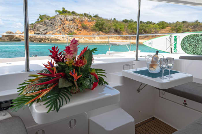 VOGUE — Catamarán a motor Leopard 51PC con capitán y azafata