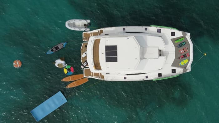 VOGUE — Catamarán a motor Leopard 51PC con capitán y azafata