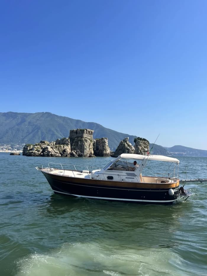 Van Sorrento naar Capri: exclusieve Gozzo-tour tussen zee en wonder