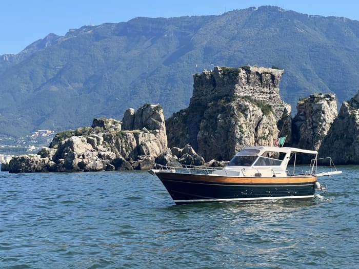 Van Sorrento naar Capri: exclusieve Gozzo-tour tussen zee en wonder