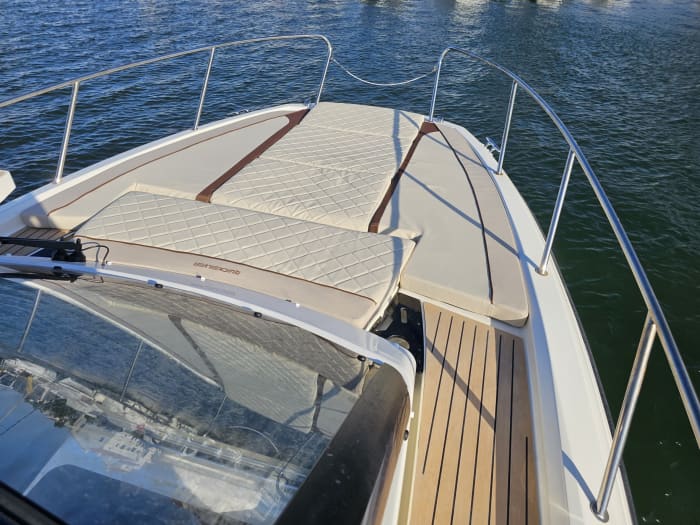 Profitez d'une excursion de 8h30 en bateau à moteur à Saint-Cyprien.
