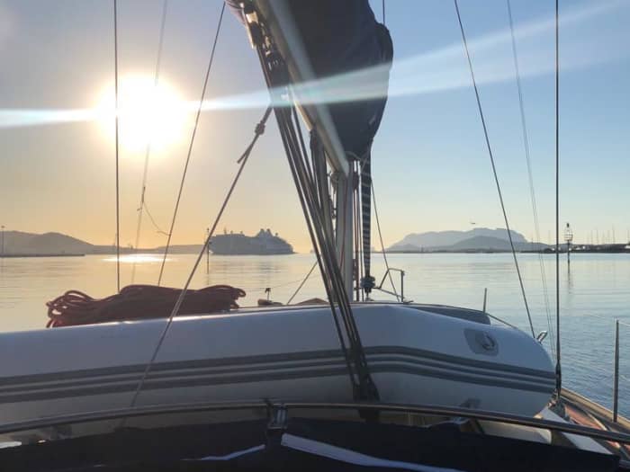 Een dagtocht zeilen in Marina di Grosseto op een zeilboot.