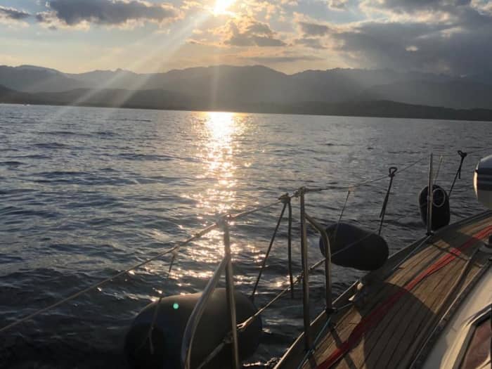 Een dagtocht zeilen in Marina di Grosseto op een zeilboot.