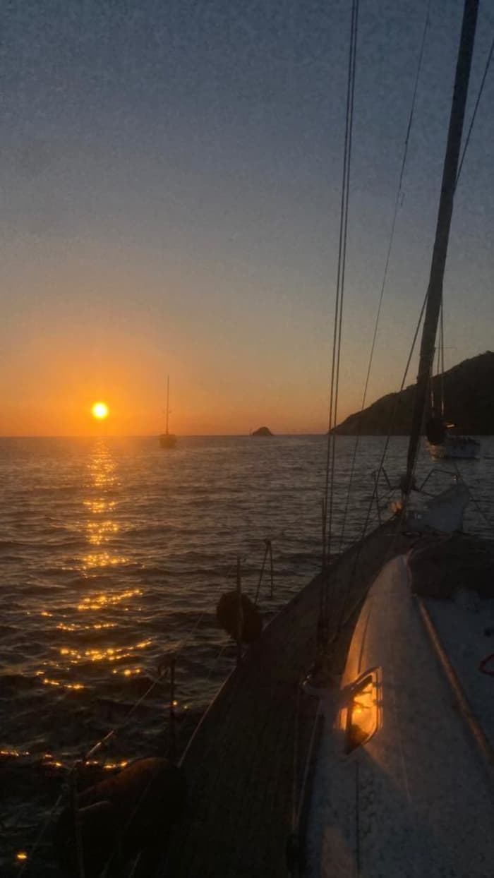 Een dagtocht zeilen in Marina di Grosseto op een zeilboot.