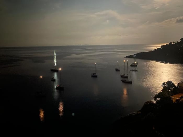 Een dagtocht zeilen in Marina di Grosseto op een zeilboot.