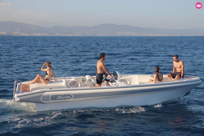 4h boat trip in Barcelona to enjoy the sun and the sea