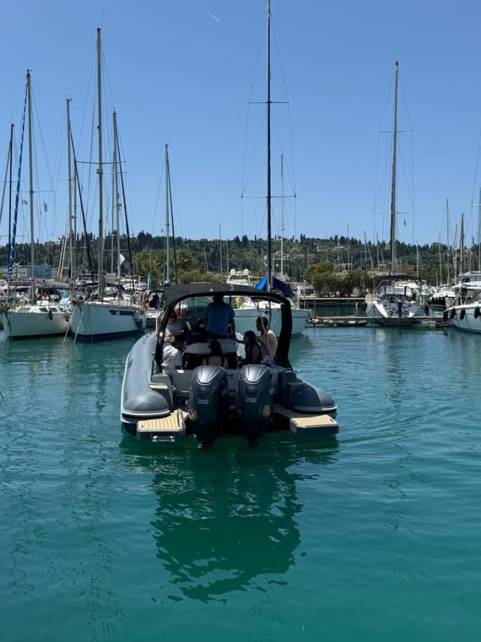 3h30 de soleil autour de Corfou en bateau à moteur