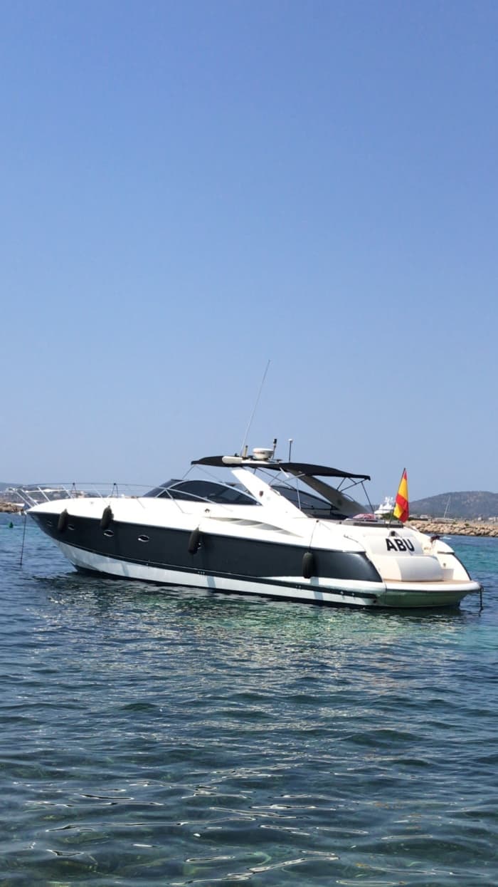 4h to explore Palma de Mallorca on a motorboat