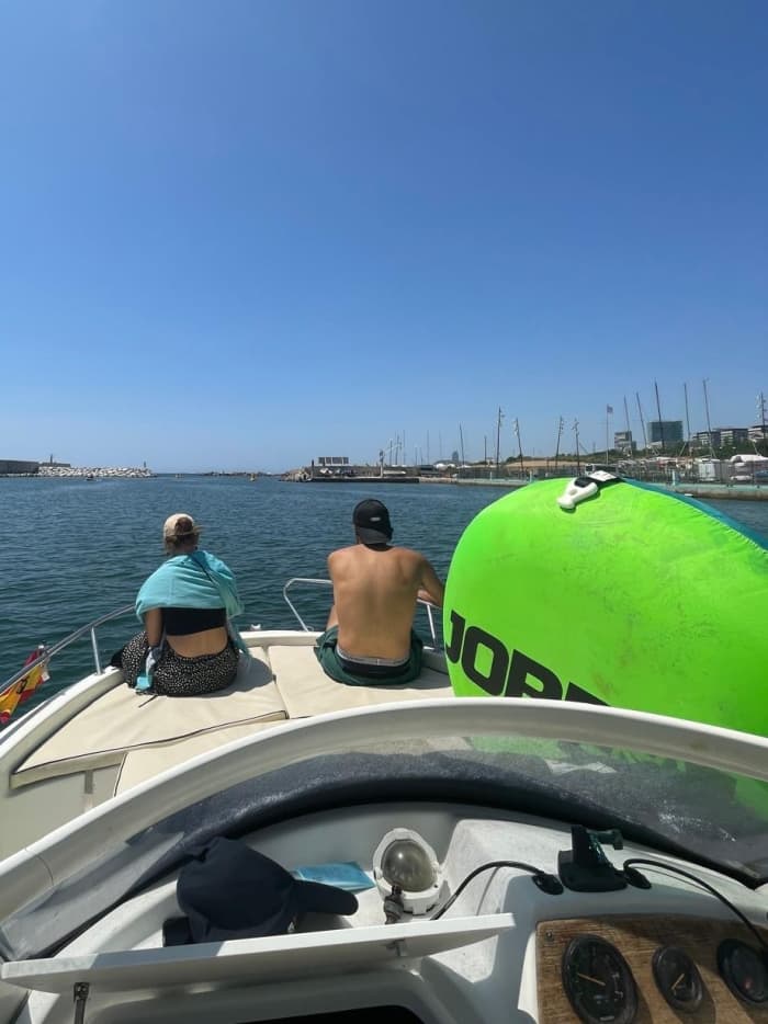 Excursion nautique de 6 heures : sports nautiques et divertissements en mer à Barcelone