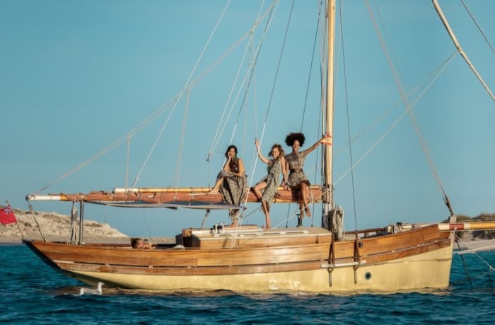 Excursion around the bay of Palma de Mallorca on a unique and exclusive sailboat..!!
