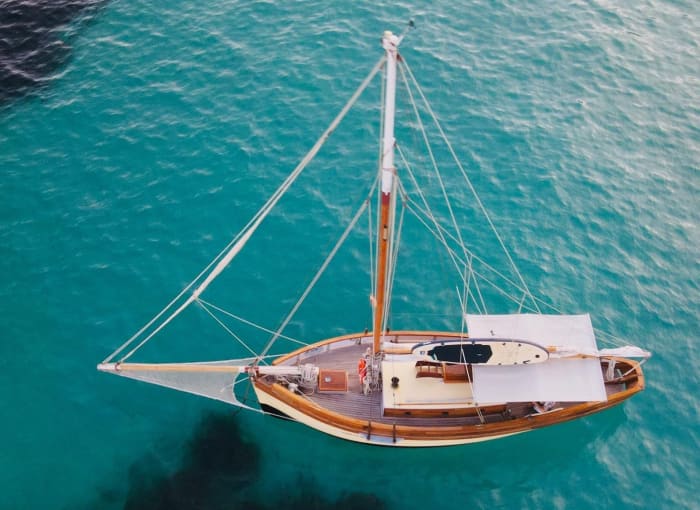 Excursion around the bay of Palma de Mallorca on a unique and exclusive sailboat..!!
