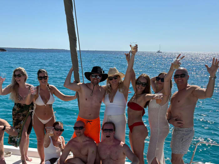 Excursie naar Formentera of de zuidelijke stranden van Ibiza op een luxe catamaran.
