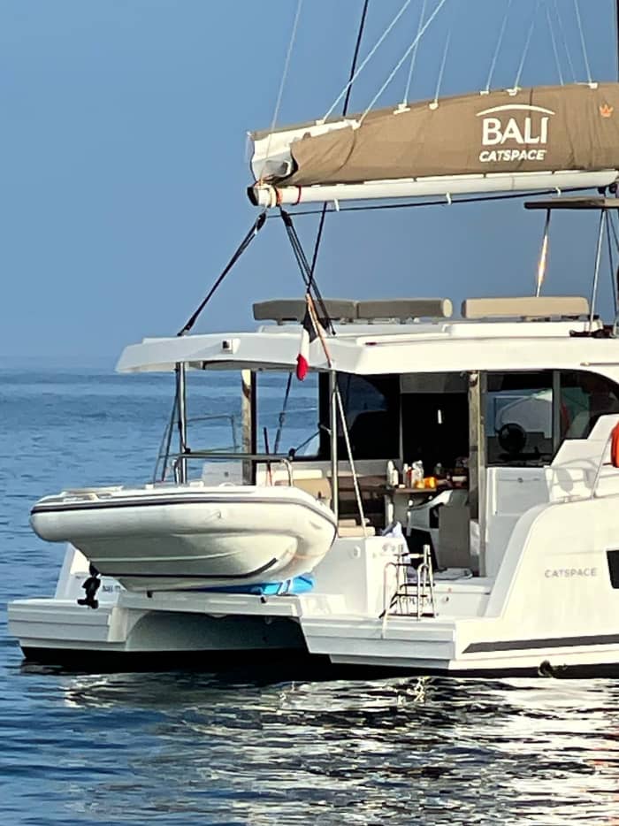 Excursie naar Formentera of de zuidelijke stranden van Ibiza op een luxe catamaran.