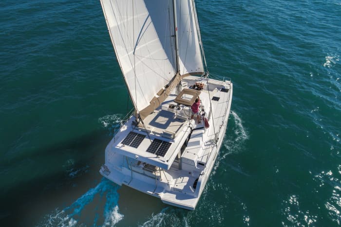 Excursie naar Formentera of de zuidelijke stranden van Ibiza op een luxe catamaran.