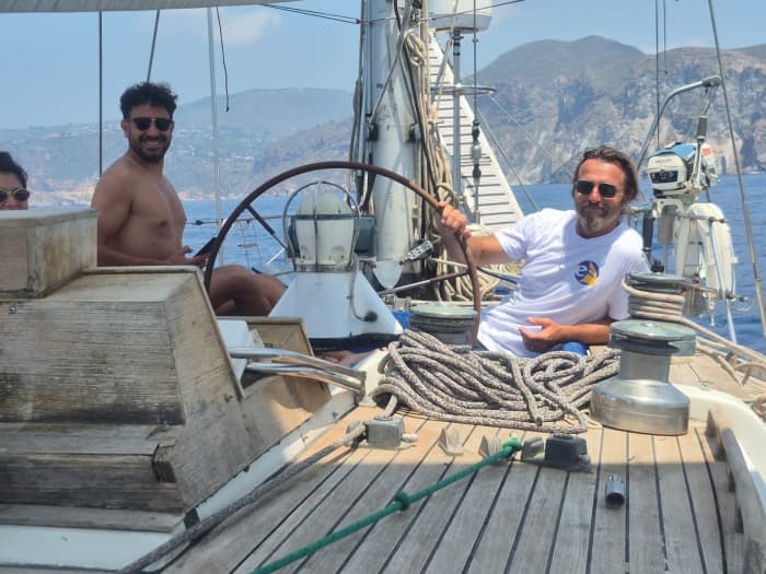 Einen Tag lang Vulcano entdecken: Das wahre Dolce Vita auf einem Segelboot