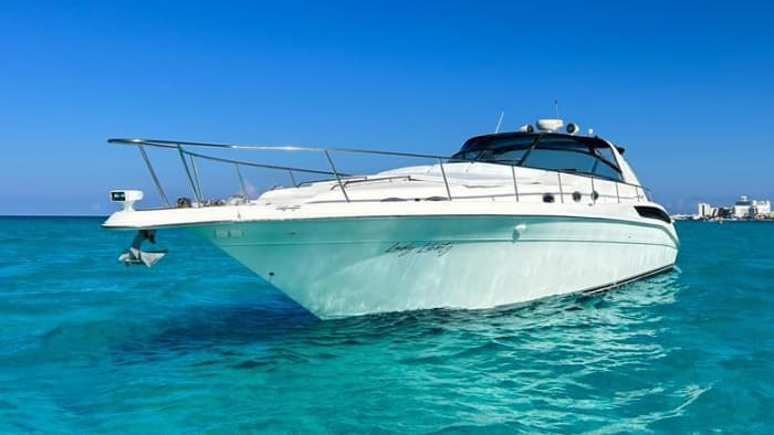 Odkryj Cancún w pół dnia: Wynajmij łódź motorową na 2 godziny