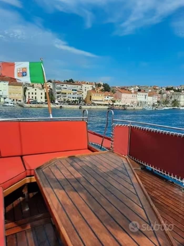 Exclusive dinner on a boat on San Marco
