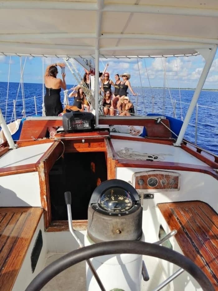 Een dagtocht zeilen in Cozumel op een zeilboot