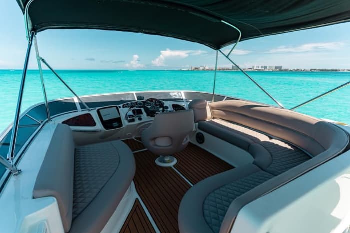 Erleben Sie Cancún wie nie zuvor auf einem Motorboot