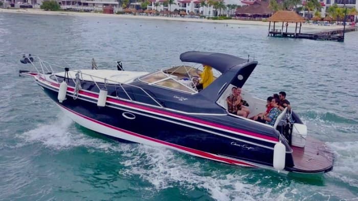 Erleben Sie Cancún wie nie zuvor auf einem Motorboot