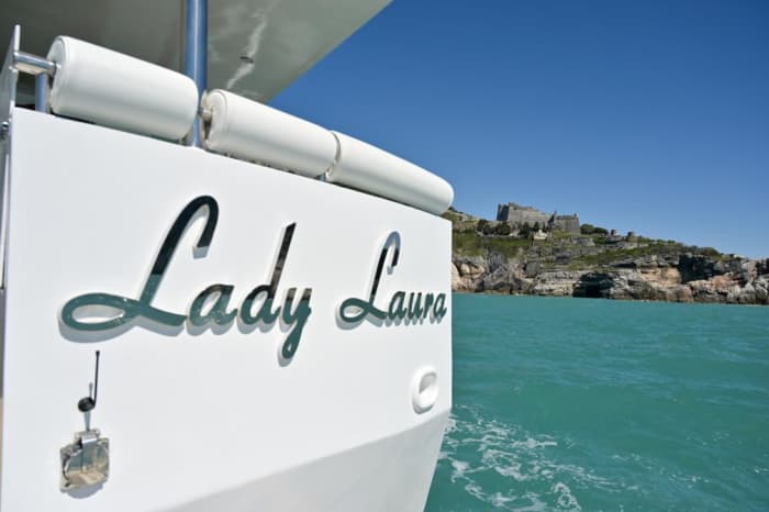 Disfrute del lujo de La Spezia con un día completo a bordo de un yate a motor.