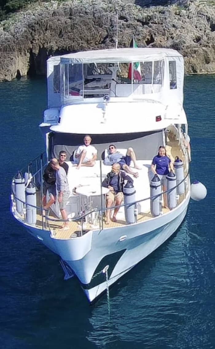 Disfrute del lujo de La Spezia con un día completo a bordo de un yate a motor.