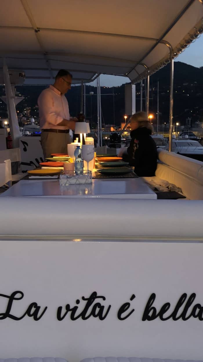Disfrute del lujo de La Spezia con un día completo a bordo de un yate a motor.
