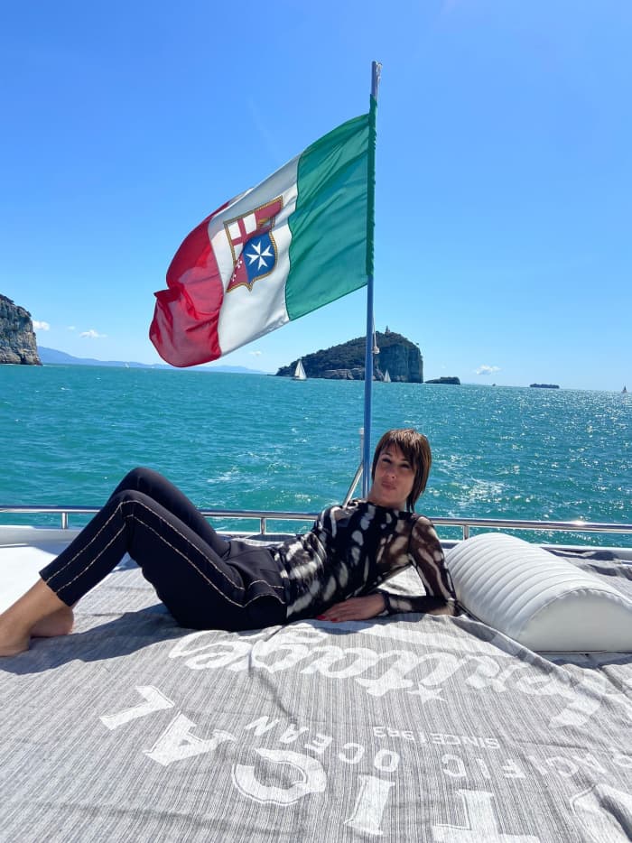 Disfrute del lujo de La Spezia con un día completo a bordo de un yate a motor.
