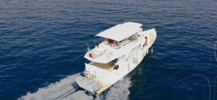 Disfrute del lujo de La Spezia con un día completo a bordo de un yate a motor.