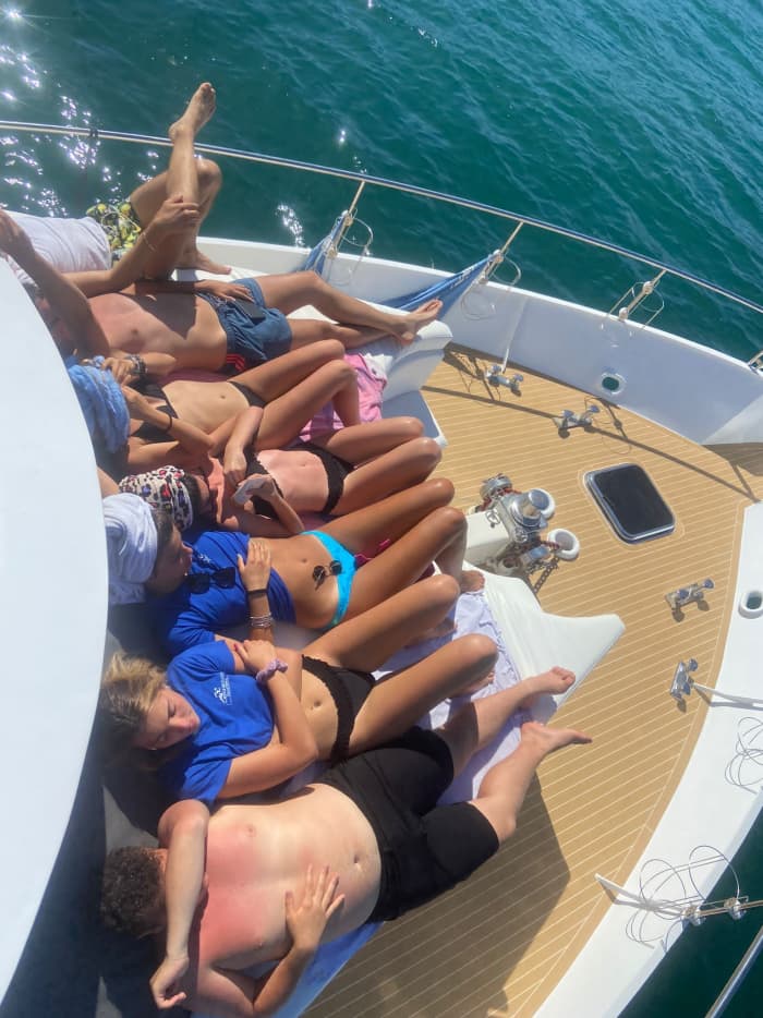 Disfrute del lujo de La Spezia con un día completo a bordo de un yate a motor.