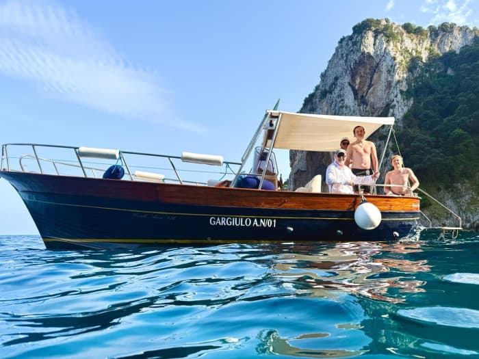 Zwischen Höhlen und geheimen Buchten – Capri (Ganztagestour)