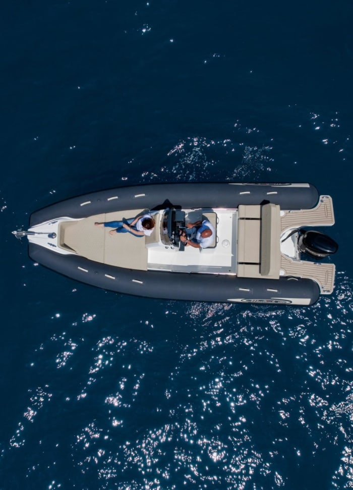 Découvrez Pantelleria en bateau à moteur pendant 9 heures