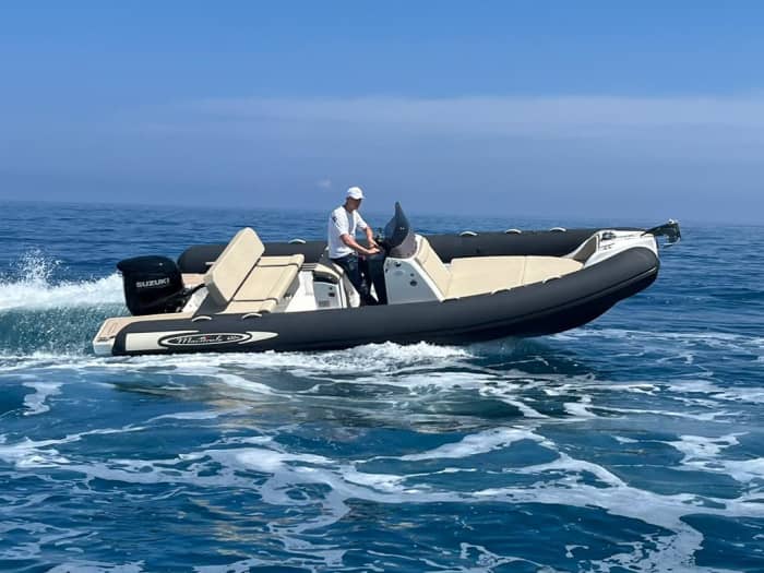 Découvrez Pantelleria en bateau à moteur pendant 9 heures
