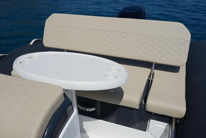 Découvrez Pantelleria en bateau à moteur pendant 9 heures