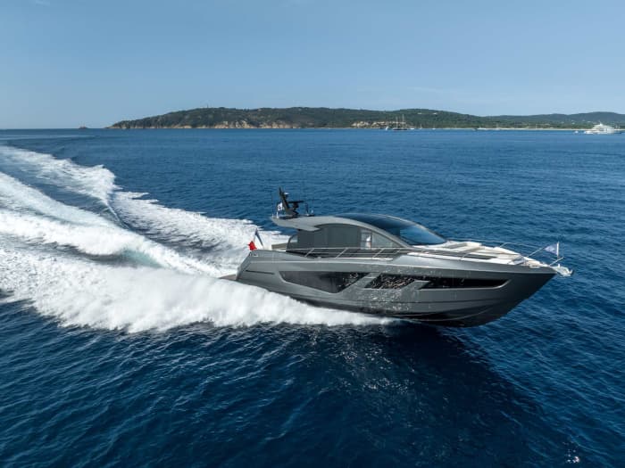 Een privé-motorboot voor een dag rond Saint-Tropez.