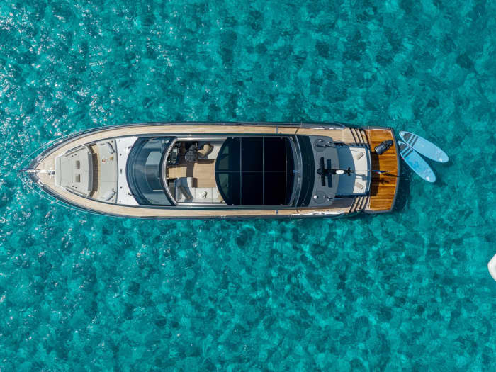 Een privé-motorboot voor een dag rond Saint-Tropez.