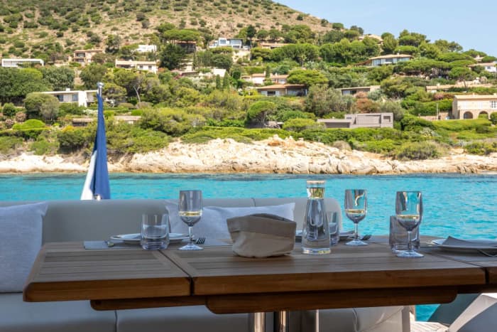 Een privé-motorboot voor een dag rond Saint-Tropez.