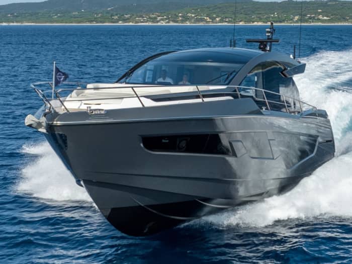 Een privé-motorboot voor een dag rond Saint-Tropez.