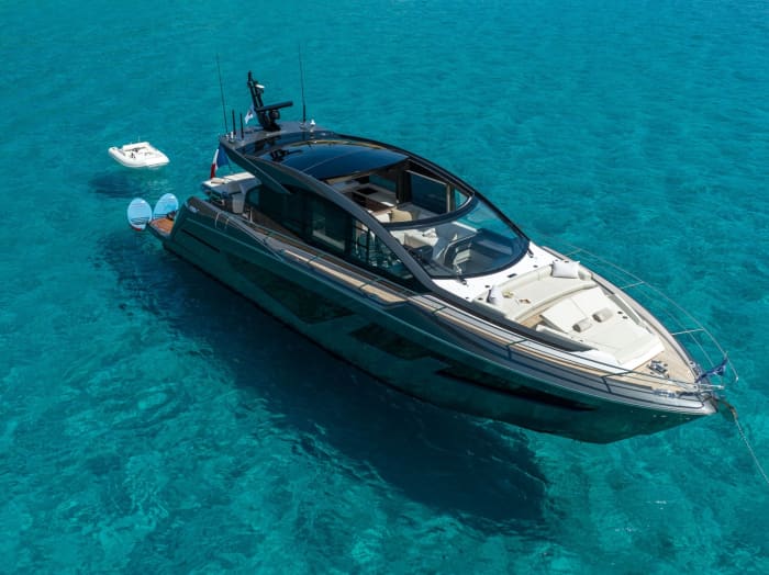 Een privé-motorboot voor een dag rond Saint-Tropez.
