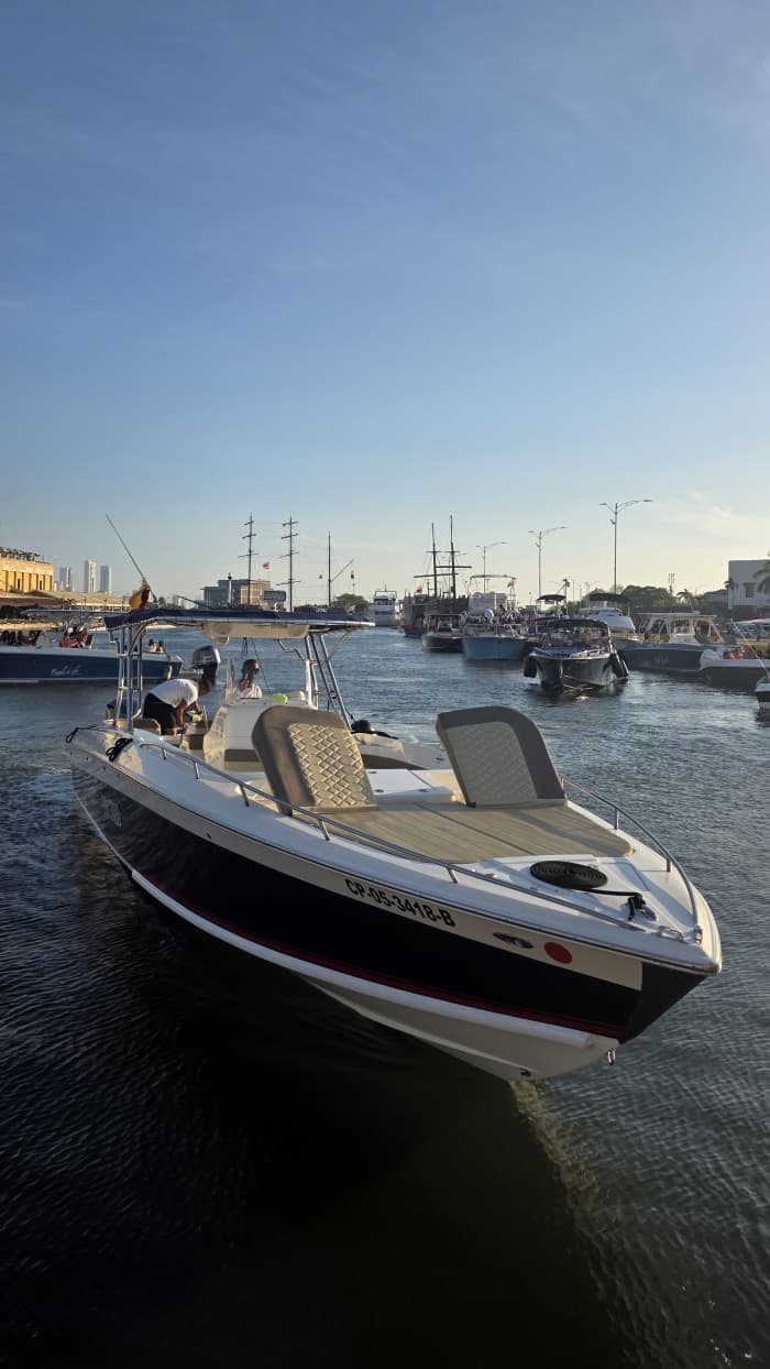 Ontdek de Rosario-eilanden: een avontuurlijke dagtocht op mijn 11,5 meter lange boot.
