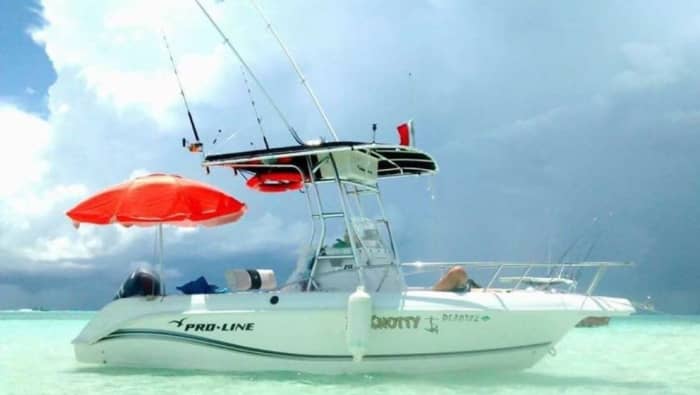 Meer, Liebe & Sonne: Ein Tag voller Emotionen auf einem Motorboot