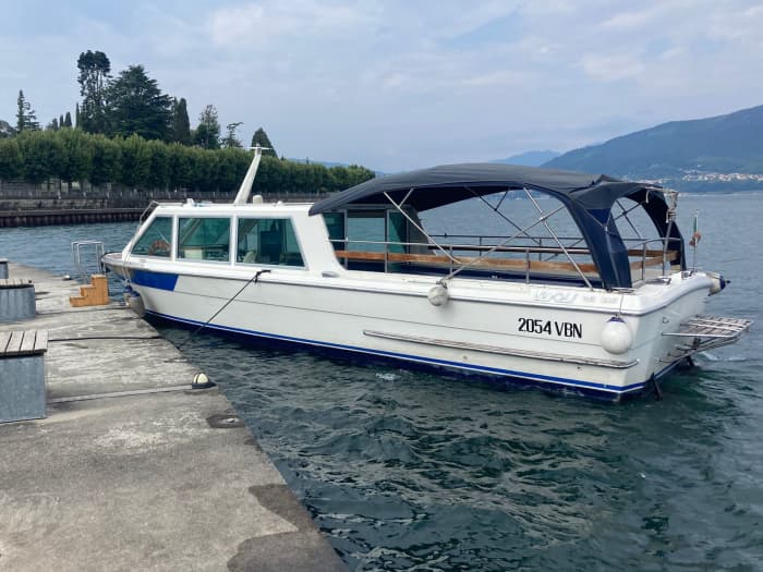 Relaxe em uma lancha em Feriolo, Baveno, por 3h30.