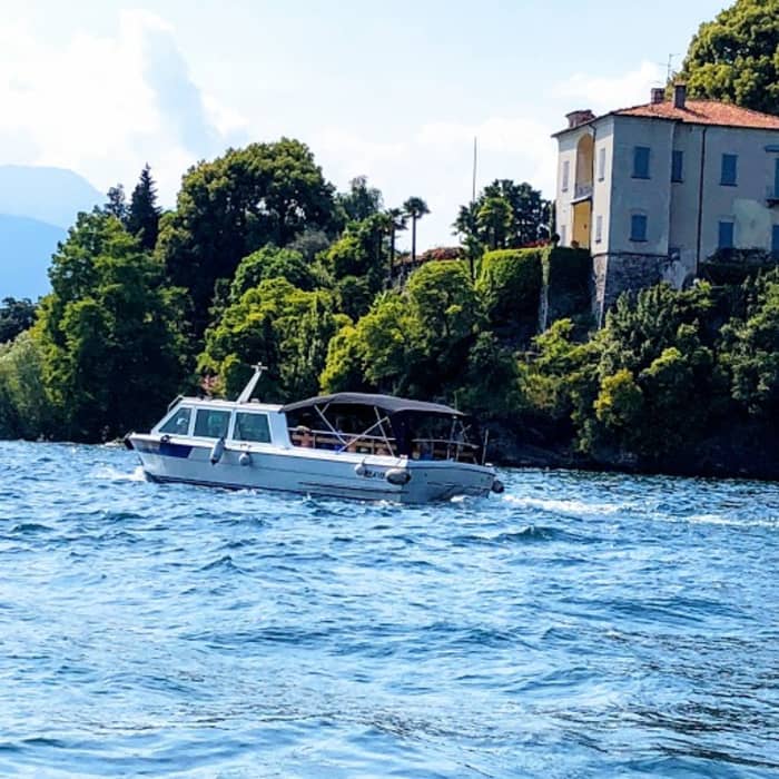 Relaxe em uma lancha em Feriolo, Baveno, por 3h30.