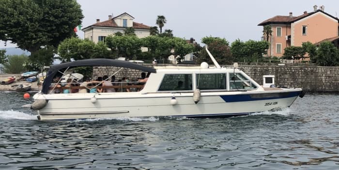 Relaxe em uma lancha em Feriolo, Baveno, por 3h30.
