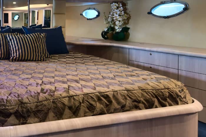 Charter 8 in een exclusief jacht