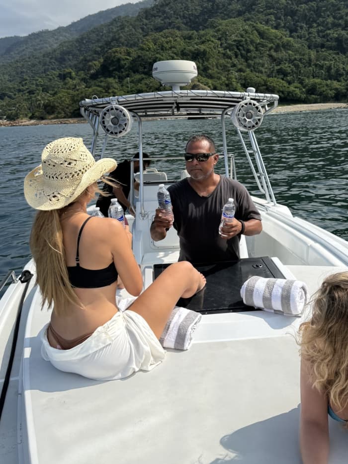 Njut av 8 timmar på en motorbåt för att utforska Puerto Vallarta