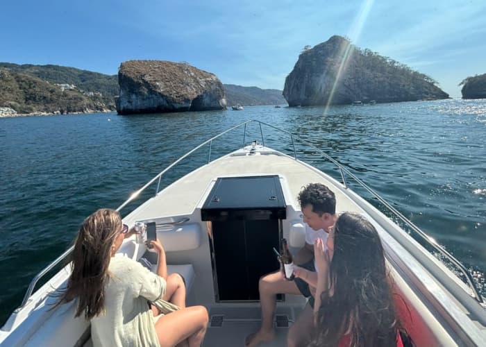Njut av 8 timmar på en motorbåt för att utforska Puerto Vallarta